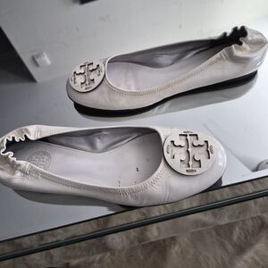 Tory Burch Women's Cream Flats with Logo Accent